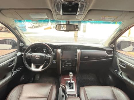 TOYOTA Hilux SW4 2.8 16V 4P SRX 4X4 7 LUGARES TURBO DIESEL AUTOM�TICO, Foto 22