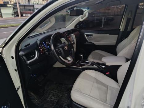 TOYOTA Hilux SW4 2.8 16V 4P SRX 4X4 7 LUGARES TURBO DIESEL AUTOM�TICO, Foto 4