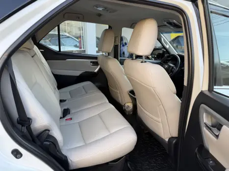 TOYOTA Hilux SW4 2.8 16V 4P SRX 4X4 7 LUGARES TURBO DIESEL AUTOM�TICO, Foto 5
