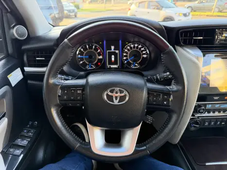 TOYOTA Hilux SW4 2.8 16V 4P SRX 4X4 7 LUGARES TURBO DIESEL AUTOM�TICO, Foto 23