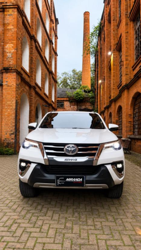 TOYOTA Hilux SW4 2.8 16V 4P SRX 4X4 7 LUGARES TURBO DIESEL AUTOM�TICO, Foto 2