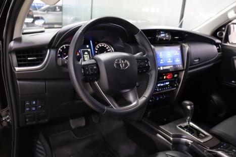 TOYOTA Hilux SW4 2.8 16V 4P SRX PLATINUM 4X4 7 LUGARES TURBO DIESEL AUTOM�TICO, Foto 4