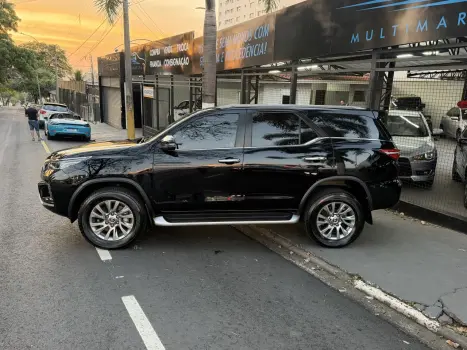 TOYOTA Hilux SW4 2.8 16V 4P SRX 4X4 7 LUGARES TURBO DIESEL AUTOM�TICO, Foto 3