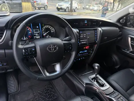 TOYOTA Hilux SW4 2.8 16V 4P SRX 4X4 7 LUGARES TURBO DIESEL AUTOM�TICO, Foto 10