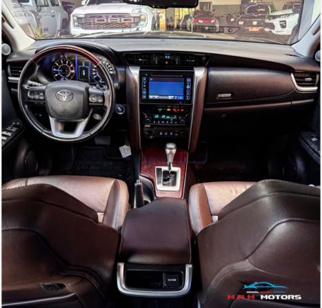 TOYOTA Hilux SW4 2.8 16V 4P SRX 4X4 7 LUGARES TURBO DIESEL AUTOM�TICO, Foto 2