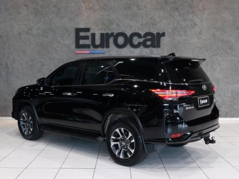 TOYOTA Hilux SW4 2.8 4P SRX 4X4 DIAMOND 7 LUGARES TURBO DIESEL AUTOM�TICO, Foto 3