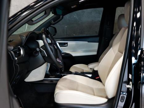 TOYOTA Hilux SW4 2.8 4P SRX 4X4 DIAMOND 7 LUGARES TURBO DIESEL AUTOM�TICO, Foto 8