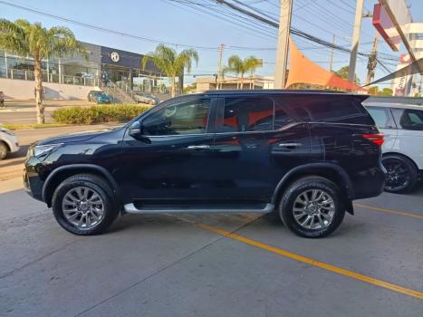 TOYOTA Hilux SW4 2.8 16V 4P SRX 4X4 7 LUGARES TURBO DIESEL AUTOMÁTICO, Foto 4