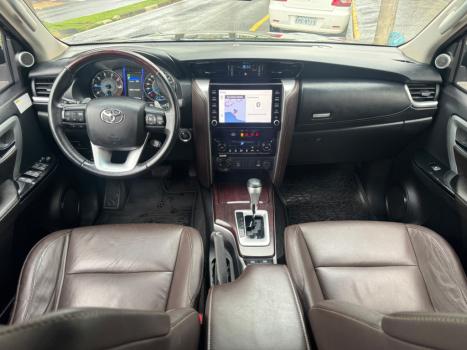 TOYOTA Hilux SW4 2.8 16V 4P SRX 4X4 7 LUGARES TURBO DIESEL AUTOMÁTICO, Foto 8