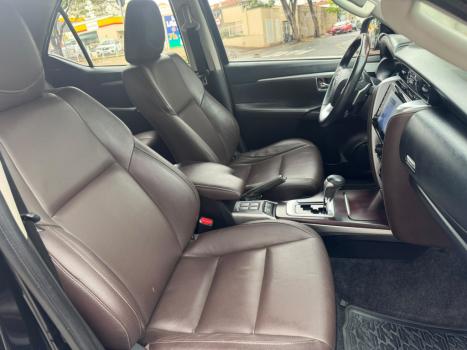 TOYOTA Hilux SW4 2.8 16V 4P SRX 4X4 7 LUGARES TURBO DIESEL AUTOMÁTICO, Foto 12