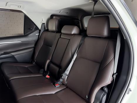 TOYOTA Hilux SW4 2.8 16V 4P SRX 4X4 7 LUGARES TURBO DIESEL AUTOMÁTICO, Foto 7