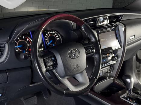 TOYOTA Hilux SW4 2.8 16V 4P SRX 4X4 7 LUGARES TURBO DIESEL AUTOMÁTICO, Foto 11