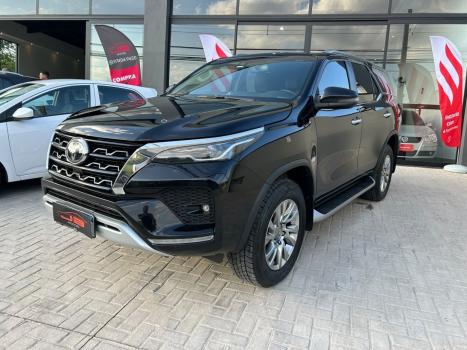 TOYOTA Hilux SW4 2.8 4P SRX 4X4 TURBO DIESEL AUTOMÁTICO, Foto 3