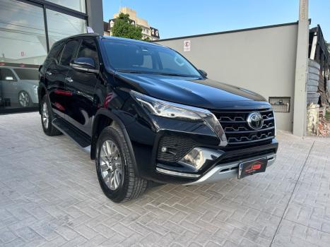 TOYOTA Hilux SW4 2.8 4P SRX 4X4 TURBO DIESEL AUTOMÁTICO, Foto 4