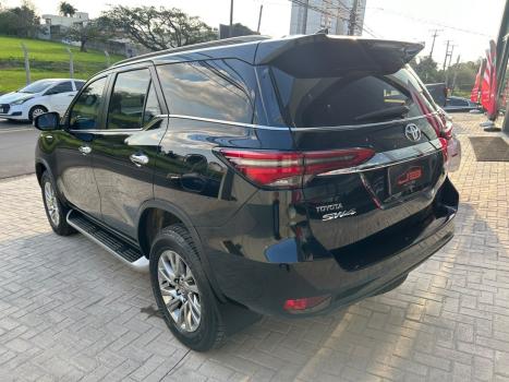 TOYOTA Hilux SW4 2.8 4P SRX 4X4 TURBO DIESEL AUTOMÁTICO, Foto 5