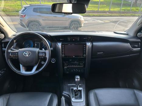 TOYOTA Hilux SW4 2.8 4P SRX 4X4 TURBO DIESEL AUTOMÁTICO, Foto 7