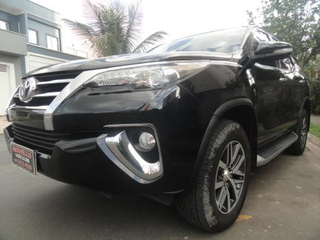 TOYOTA Hilux SW4 2.8 4P SRX 4X4 TURBO DIESEL AUTOMÁTICO, Foto 4