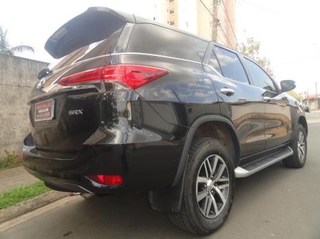 TOYOTA Hilux SW4 2.8 4P SRX 4X4 TURBO DIESEL AUTOMÁTICO, Foto 5