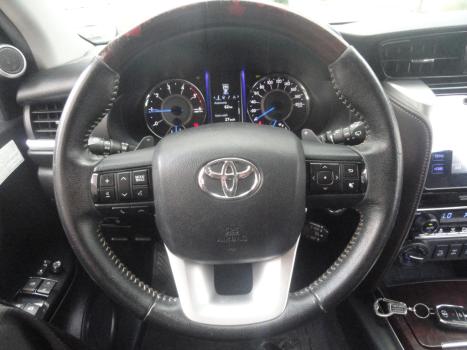 TOYOTA Hilux SW4 2.8 4P SRX 4X4 TURBO DIESEL AUTOMÁTICO, Foto 8