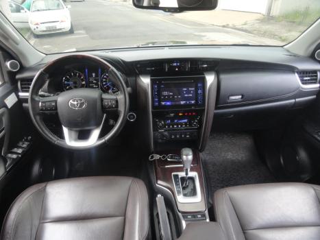 TOYOTA Hilux SW4 2.8 4P SRX 4X4 TURBO DIESEL AUTOMÁTICO, Foto 15