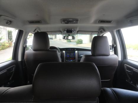 TOYOTA Hilux SW4 2.8 4P SRX 4X4 TURBO DIESEL AUTOMÁTICO, Foto 16