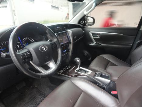 TOYOTA Hilux SW4 2.8 4P SRX 4X4 TURBO DIESEL AUTOMÁTICO, Foto 17