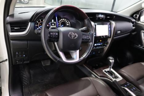 TOYOTA Hilux SW4 2.8 16V 4P SRX 4X4 7 LUGARES TURBO DIESEL AUTOMÁTICO, Foto 4