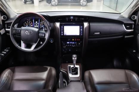 TOYOTA Hilux SW4 2.8 16V 4P SRX 4X4 7 LUGARES TURBO DIESEL AUTOMÁTICO, Foto 6