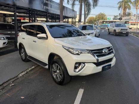 TOYOTA Hilux SW4 2.8 16V 4P SRX 4X4 7 LUGARES TURBO DIESEL AUTOMÁTICO, Foto 3