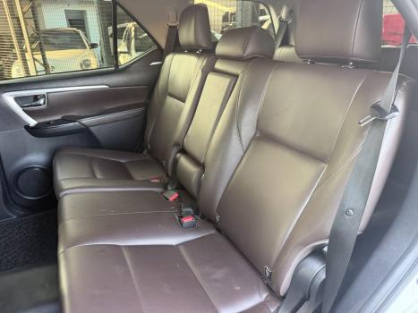 TOYOTA Hilux SW4 2.8 16V 4P SRX 4X4 7 LUGARES TURBO DIESEL AUTOMÁTICO, Foto 10