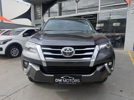 TOYOTA Hilux SW4 2.8 16V 4P SRX 4X4 7 LUGARES TURBO DIESEL AUTOMÁTICO, Foto 1