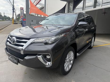 TOYOTA Hilux SW4 2.8 16V 4P SRX 4X4 7 LUGARES TURBO DIESEL AUTOMÁTICO, Foto 2