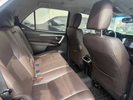 TOYOTA Hilux SW4 2.8 16V 4P SRX 4X4 7 LUGARES TURBO DIESEL AUTOMÁTICO, Foto 4