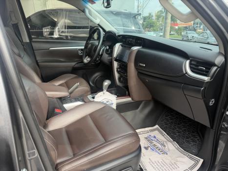 TOYOTA Hilux SW4 2.8 16V 4P SRX 4X4 7 LUGARES TURBO DIESEL AUTOMÁTICO, Foto 5