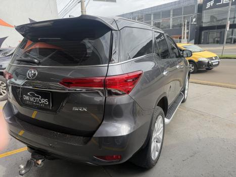 TOYOTA Hilux SW4 2.8 16V 4P SRX 4X4 7 LUGARES TURBO DIESEL AUTOMÁTICO, Foto 6