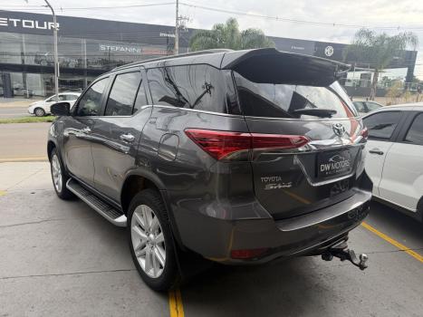 TOYOTA Hilux SW4 2.8 16V 4P SRX 4X4 7 LUGARES TURBO DIESEL AUTOMÁTICO, Foto 11