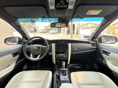TOYOTA Hilux SW4 2.8 4P SRX 4X4 DIAMOND 7 LUGARES TURBO DIESEL AUTOMÁTICO, Foto 17