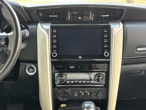 TOYOTA Hilux SW4 2.8 4P SRX 4X4 DIAMOND 7 LUGARES TURBO DIESEL AUTOMÁTICO, Foto 18