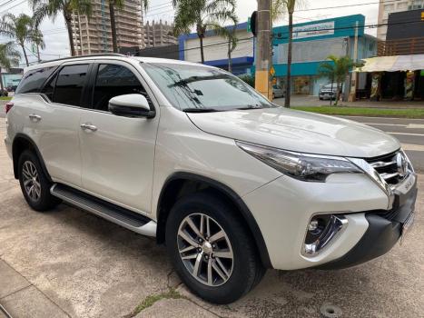TOYOTA Hilux SW4 2.8 4P SRX 4X4 TURBO DIESEL AUTOMÁTICO, Foto 4