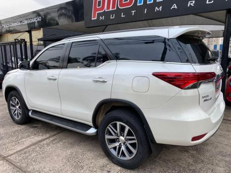 TOYOTA Hilux SW4 2.8 4P SRX 4X4 TURBO DIESEL AUTOMÁTICO, Foto 5