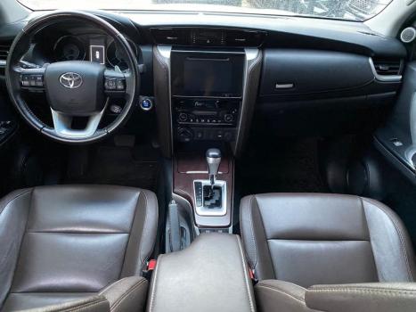 TOYOTA Hilux SW4 2.8 4P SRX 4X4 TURBO DIESEL AUTOMÁTICO, Foto 8