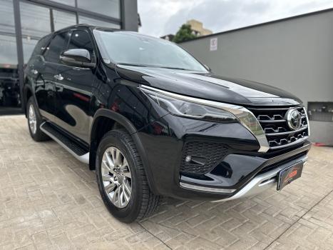 TOYOTA Hilux SW4 2.8 4P SRX 4X4 TURBO DIESEL AUTOMÁTICO, Foto 3