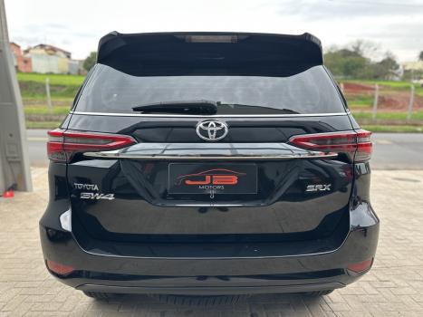 TOYOTA Hilux SW4 2.8 4P SRX 4X4 TURBO DIESEL AUTOMÁTICO, Foto 4