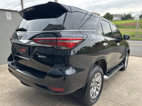 TOYOTA Hilux SW4 2.8 4P SRX 4X4 TURBO DIESEL AUTOMÁTICO, Foto 5