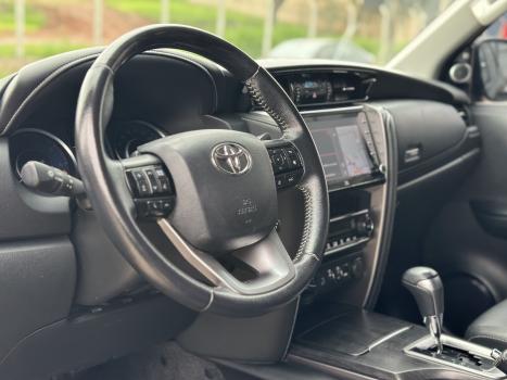 TOYOTA Hilux SW4 2.8 4P SRX 4X4 TURBO DIESEL AUTOMÁTICO, Foto 7