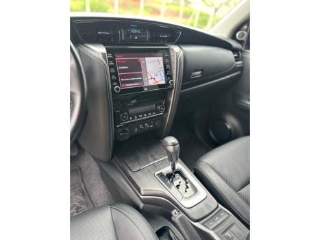 TOYOTA Hilux SW4 2.8 4P SRX 4X4 TURBO DIESEL AUTOMÁTICO, Foto 9