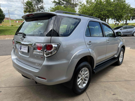 TOYOTA Hilux SW4 3.0 16V 4P SRV 4X4 TURBO DIESEL AUTOMÁTICO, Foto 2 TOYOTA Hilux SW4 3.0 16V 4P SRV 4X4 TURBO DIESEL AUTOMÁTICO, Foto 2