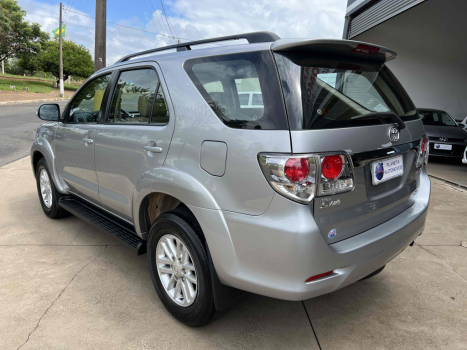 TOYOTA Hilux SW4 3.0 16V 4P SRV 4X4 TURBO DIESEL AUTOMÁTICO, Foto 4 TOYOTA Hilux SW4 3.0 16V 4P SRV 4X4 TURBO DIESEL AUTOMÁTICO, Foto 4