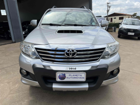 TOYOTA Hilux SW4 3.0 16V 4P SRV 4X4 TURBO DIESEL AUTOMÁTICO, Foto 5 TOYOTA Hilux SW4 3.0 16V 4P SRV 4X4 TURBO DIESEL AUTOMÁTICO, Foto 5