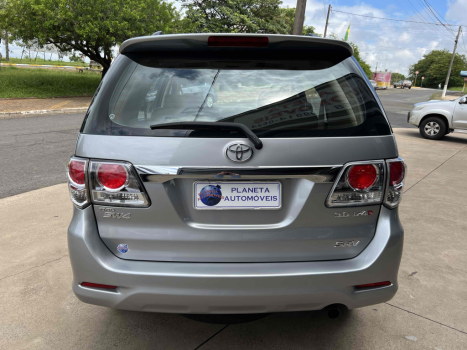 TOYOTA Hilux SW4 3.0 16V 4P SRV 4X4 TURBO DIESEL AUTOMÁTICO, Foto 6 TOYOTA Hilux SW4 3.0 16V 4P SRV 4X4 TURBO DIESEL AUTOMÁTICO, Foto 6